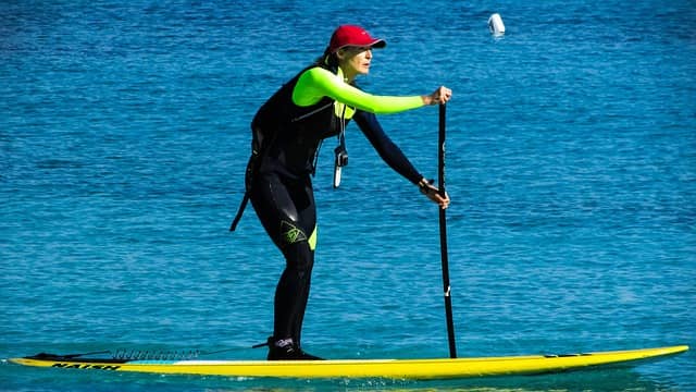 how to get back on a paddleboard after falling